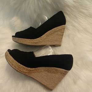 Manhattan Collection black cloth espadrilles